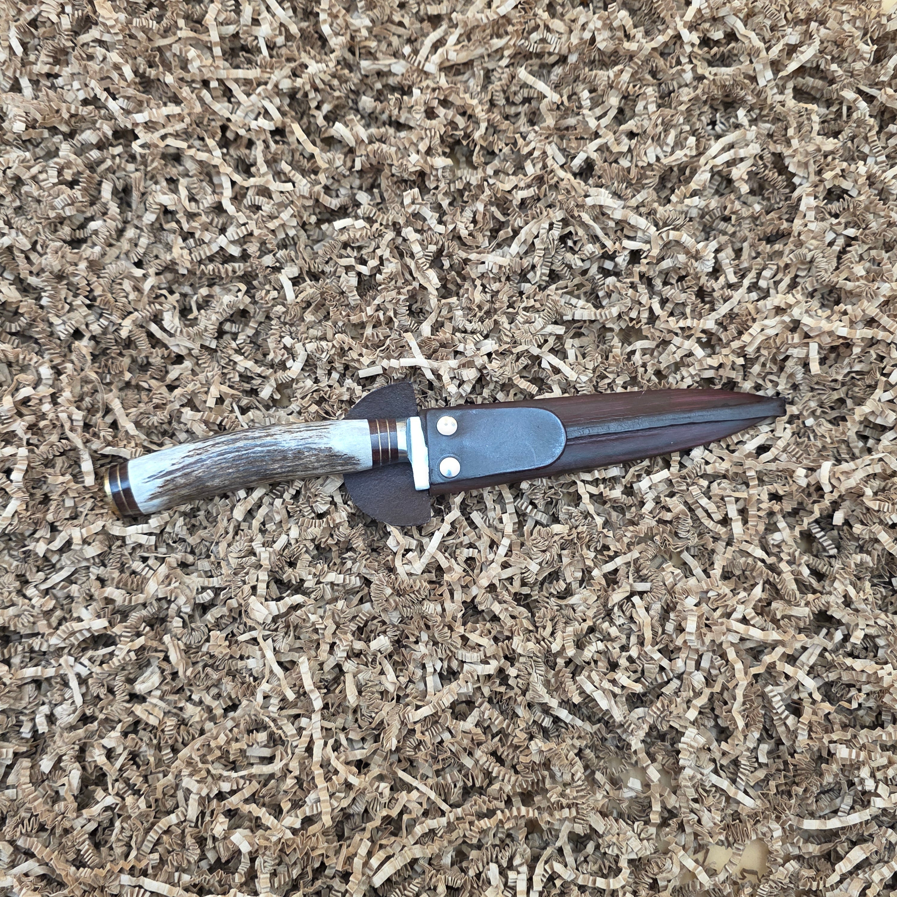 The Pampas Blade with Leather Sleath